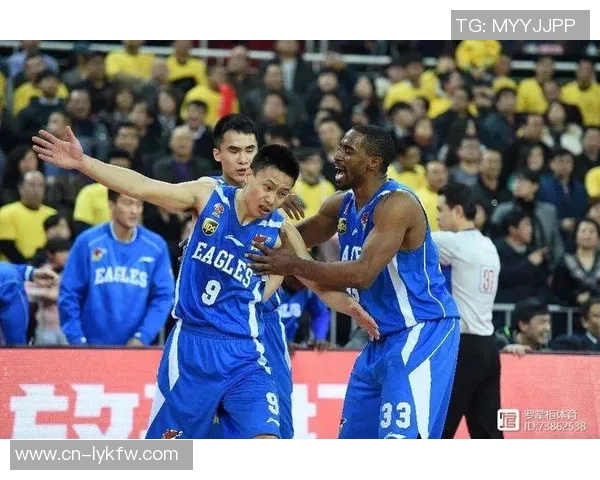 广州队与奇才队激战正酣谁能在这场对决中笑到最后 广州队与奇才队激战正酣谁能在这场对决中笑到最后