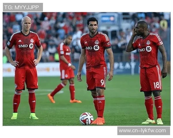 里昂与利阿波罗的精彩对决揭示足球战术与团队协作的魅力